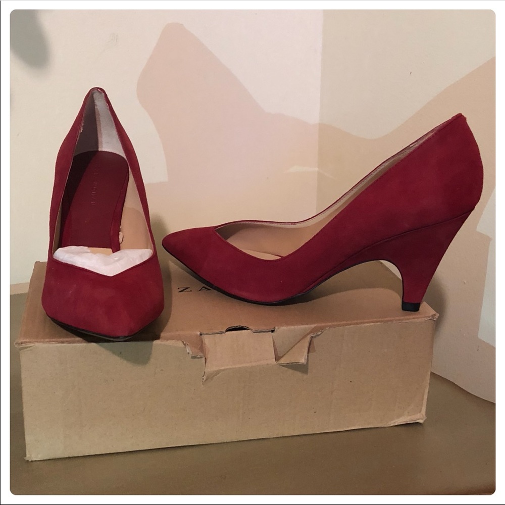 Red pumps